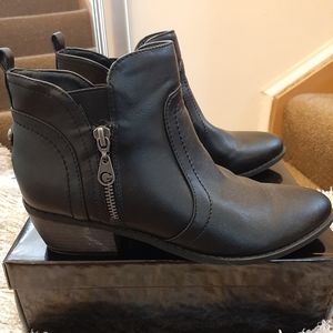 New Guess Troye Ankle boots size 8.5 M